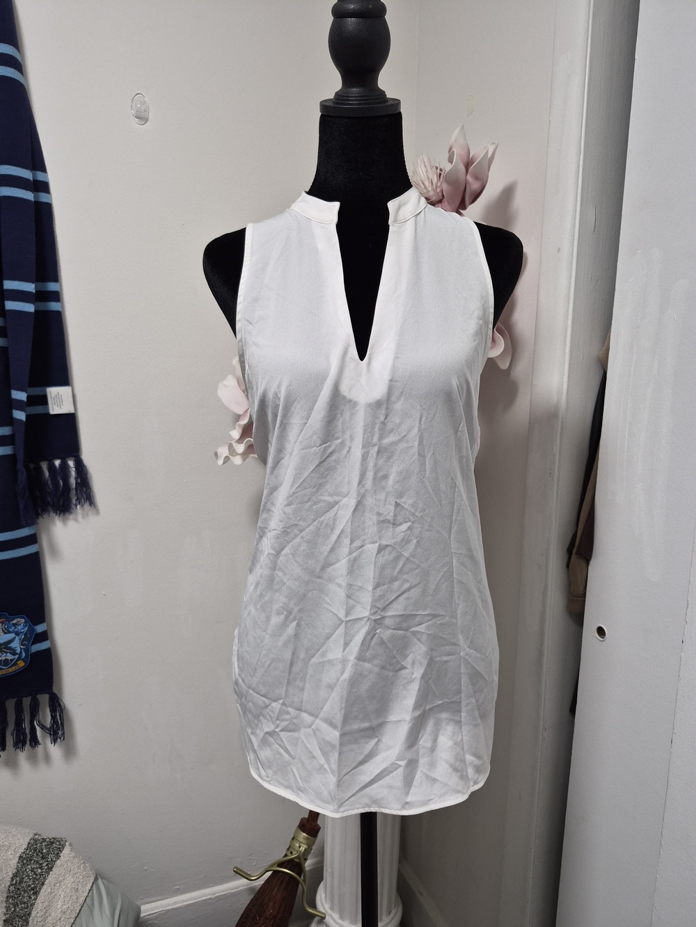 Banana Republic White Sleeveless V-Neck Tunic